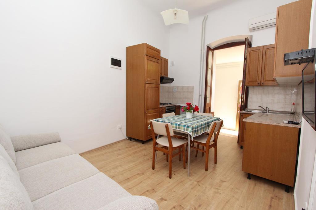 Apartment Riki 로비니 외부 사진