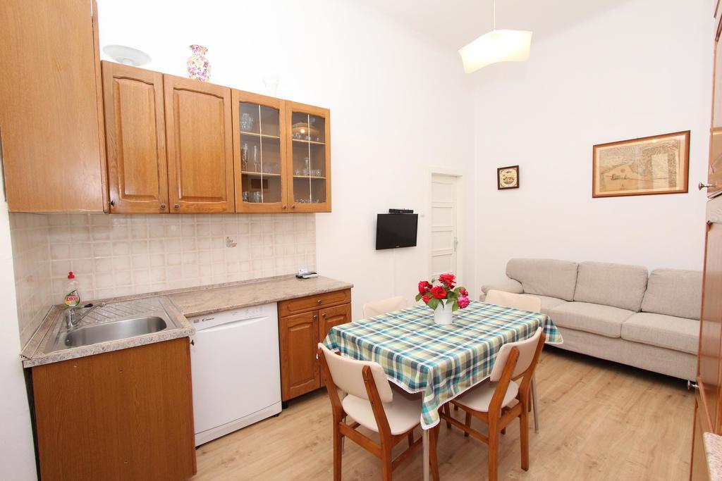 Apartment Riki 로비니 외부 사진